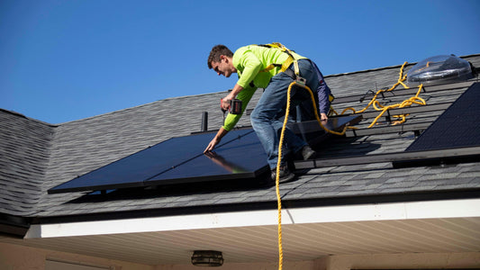 Quelle est la différence entre un panneau solaire et un panneau photovoltaïque ?